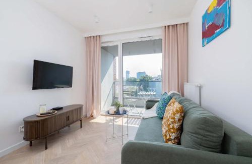 Katowice Apartment | Słoneczna Comfy Apartment with Balcony & Parking Katowice by Noclegi Renters