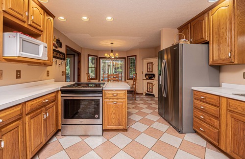 Blakeslee House | S'more Fun | Community Pool, Dock, Playground!