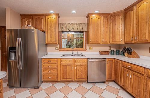 Blakeslee House | S'more Fun | Community Pool, Dock, Playground!