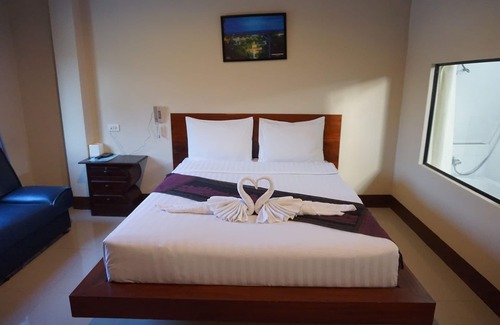 Uthai Thani Hotel | S Ville Resort