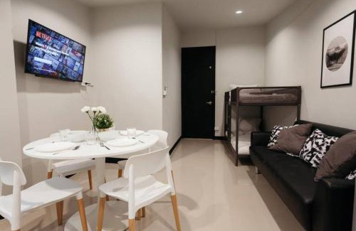 Bang Rak Apartment | S3 Silom26 · S3 Silom central, large room, full kitchen, WIFI,