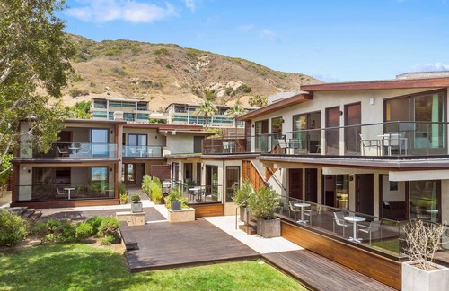 Eastern Malibu Apartment | SA Beach Suites #3 - Beautiful Luxury Suite in Private Complex on Carbon Beach