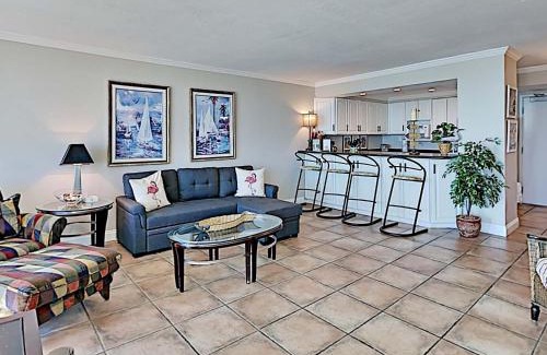 Villa Sabine Apartment | Sabine Yacht & Racquet #5E
