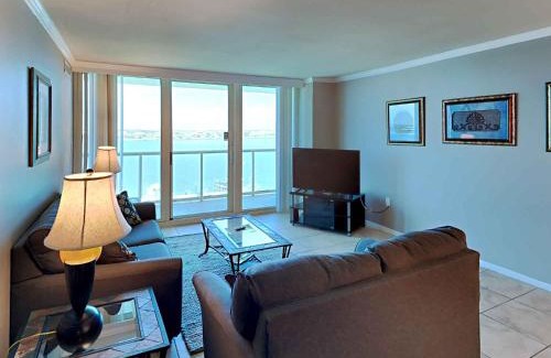 Villa Sabine Apartment | Sabine Yacht & Racquet #5C
