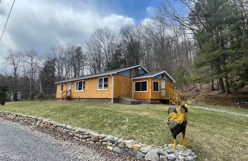 Mayfield House | Sacandaga Lake Getaway-Dog Friendly-50 acres-Private hiking-2 miles to LAKE!