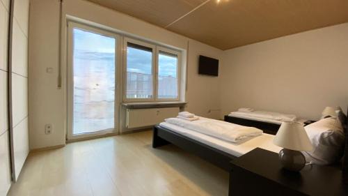 Schwandorf Apartment | SAD141 - Helle Monteurwohnung mit Balkon in Schwandorf