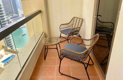 Madinat Zayed Apartment | Sadaf 7 | Marina Views | Beach Access | Spacious