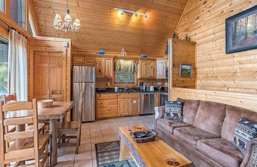 Black Bear Falls Cabin | Saddle Ridge | Pet Friendly, Hot Tub, Pool Table!