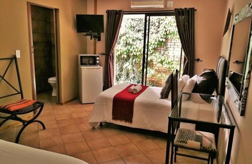 Vryburg House | Safari Guesthouse