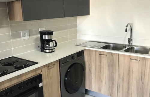 Greater Johannesburg Metropolitan Area Apartment | Safe and clean apartment in Greenstone Hill close to Gautrain Station.