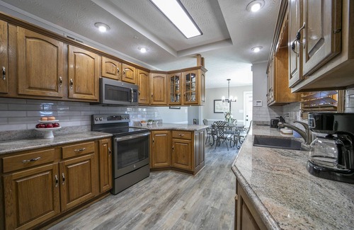 Buechel House | Safe, Comfortable, Clean & Convenient! - Make your stay memorable & Book Now!
