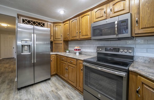 Buechel House | Safe, Comfortable, Clean & Convenient! - Make your stay memorable & Book Now!