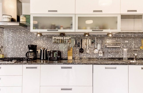 Cavtat Villa | Safe Family Villa. Sea Views, Walled Garden, Pool Jacuzzi, Badminton TableTennis
