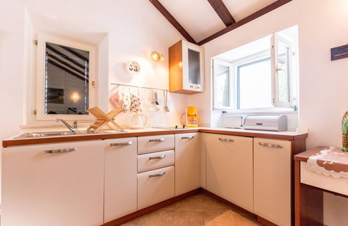 Cavtat Villa | Safe Family Villa. Sea Views, Walled Garden, Pool Jacuzzi, Badminton TableTennis