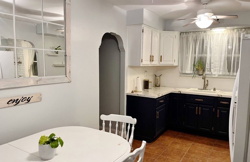 Southeast Yonkers Apartment | Safe Neighborhood w parking, Walking distance pubs & MetroNorth-30 mins to NYC