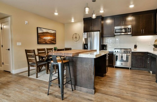 Moab South Valley Condo | Sage Creek Resort | C1~ Heated Pool & Hot Tub~ADA