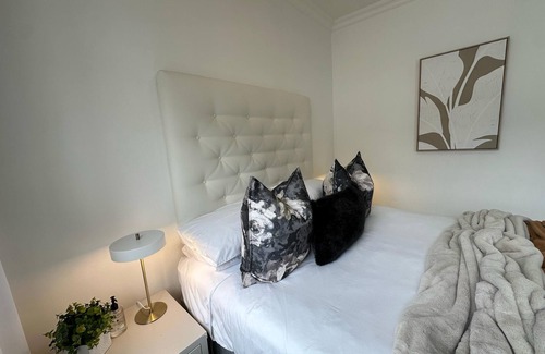 Tokai Bed & Breakfast | Sage Self-catering Room - 2 On Lismore Guesthouse