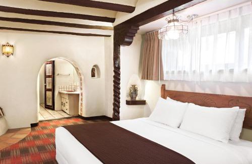 Taos Hotel | Sagebrush Inn & Suites