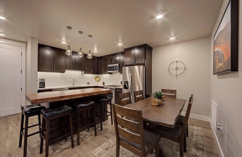 Moab South Valley Condo | SageCreek Moab Condo *F11 | Stunning Pools/Hot Tubs
