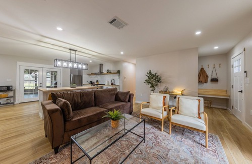 Austin House | Sahara Sunsets: Modern Design Meets Quiet Luxury