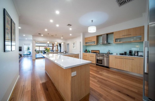 Largs North House | Sailors' Retreat 3BR Pool Beach Study