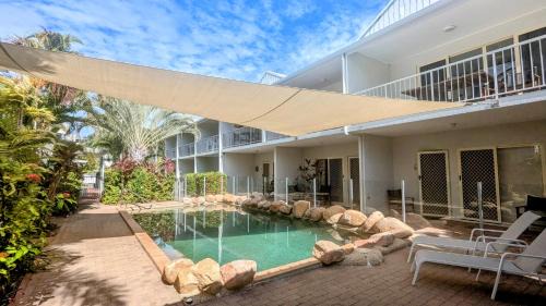Horseshoe Bay Apartment | Sails On Horseshoe