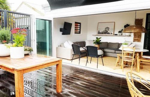 Geelong West House | Saint Brides - Steps to Pako
