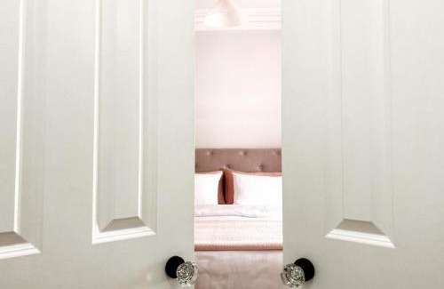 Geelong West House | Saint Brides - Steps to Pako