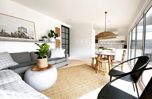 Geelong West House | Saint Brides - Steps to Pako