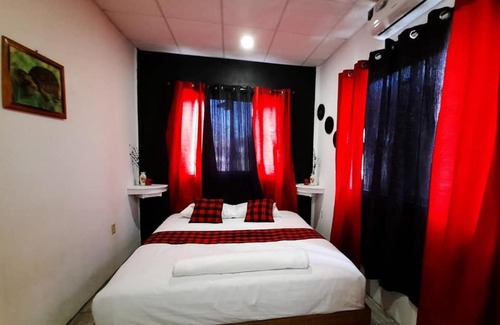 Forest Home Hotel | SAINT Charles Inn, Belize Central America