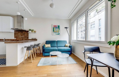 Saint-Thomas-d'Aquin Apartment | Saint Germain des Pres - Vaneau Upscale 1 Bedroom
