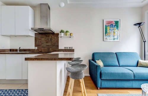 Saint-Thomas-d'Aquin Apartment | Saint Germain des Pres - Vaneau Upscale 1 Bedroom