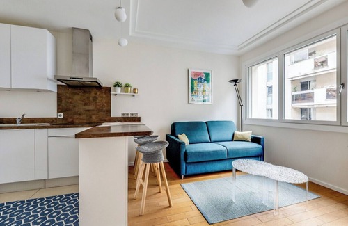 Saint-Thomas-d'Aquin Apartment | Saint Germain des Pres - Vaneau Upscale 1 Bedroom