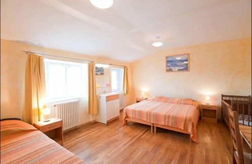 Saint-Julien-Labrousse Cottage | Saint Julien Labrousse: Country Cottage /Gite - Saint Julien Labrousse