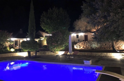 Beaurecueil Villa | Sainte Victoire: 325 M² property with pool house set in 5 ha of woodland