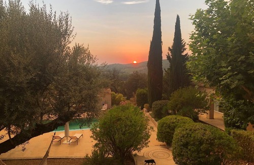Beaurecueil Villa | Sainte Victoire: 325 M² property with pool house set in 5 ha of woodland