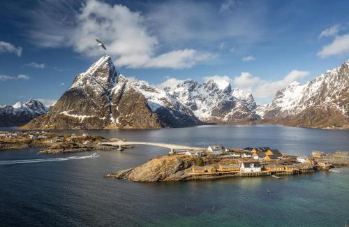 Hamnøya House | Sakrisøy Gjestegård - Manor House in Sakrisøy - Solbakken anno 1880