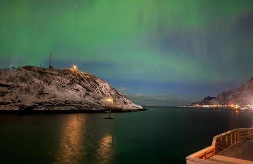 Hamnøya Resort | Sakrisøy Rorbuer
