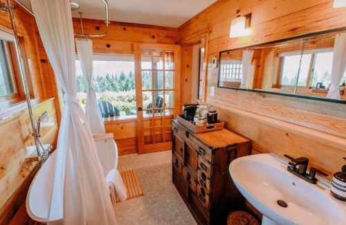Hood River Bed & Breakfast | Sakura Ridge Farm & Lodge