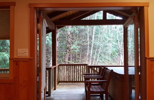 Ucluelet Cabin | Salal Cabin by Evergreen Forest Cabins