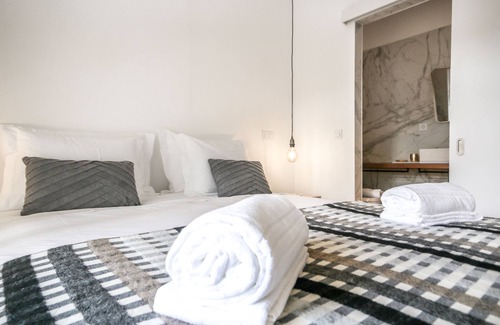 Sao Sebastiao da Pedreira House | Saldanha Pool & Garden