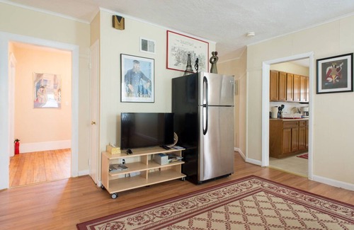 Salem Apartment | Salem Spacious Second Floor 3-4BR!