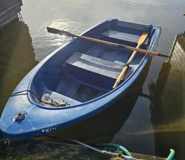 Smallburgh Boat Rental | Salhouse Broads Lodge Houseboat