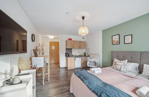 Bayreuth Apartment | Salí Homes - HS3 Cozy Studio Near Bayreuth Train Station with Terrace, Garden View & Free Wi-Fi