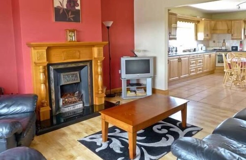 Donegal Cottage | SALLYWOOD HOUSE, pet friendly in Ballybofey, County Donegal