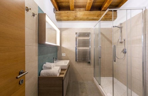 Cori Hostel | Salmanazar Superior King Room