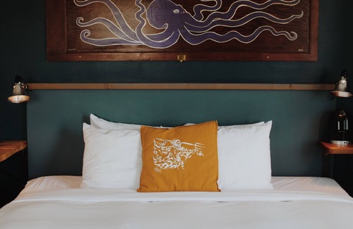 Ilwaco Hotel | Salt Hotel & Pub