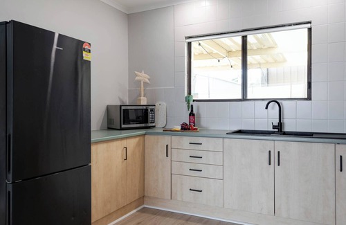 Carrickalinga House | Salt & Sage - Walk to beach/Trampoline/Nintendo Wii/Ping Pong/Basketball