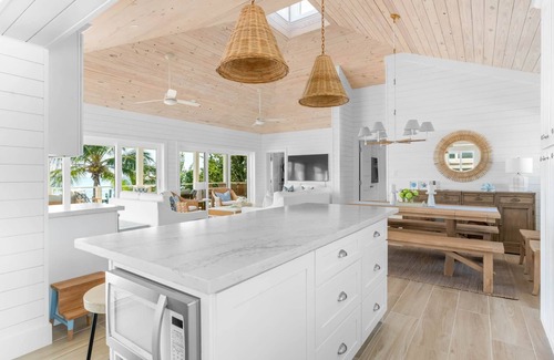George Town Villa | Salt Shaker Villa, 10-15 minutes to Georgetown with sandbar just offshore!