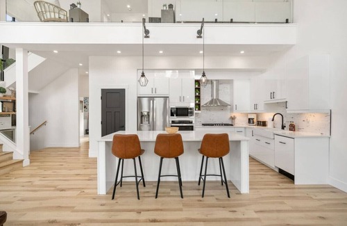 East Kootenay Apartment | Salt & Stone | Lake/Private Beach | Mountain Views